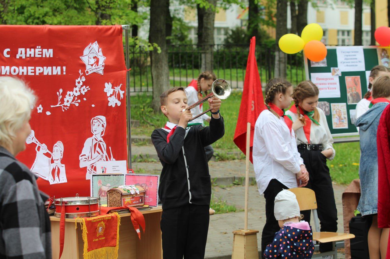 Дзержинский исполнительный комитет. Пионерский праздник. Управление по образованию Дзержинского райисполкома.